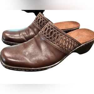 Clarks Brigit Café Brown Leather Clogs Women’s 9.5M –‎ Comfort Slip-On Mules